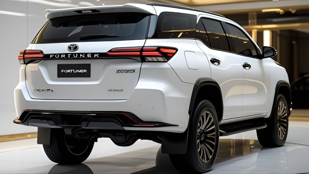 Toyota Fortuner 2025, Toyota Fortuner price, Toyota Fortuner mileage, Toyota Fortuner features, Toyota Fortuner SUV 2025, Toyota Fortuner luxury SUV, Toyota Fortuner bold look, Toyota Fortuner India launch, Toyota Fortuner specs, Toyota Fortuner 7 seater